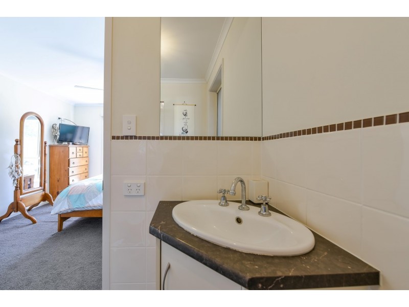 9 Yeltana Avenue, Huntfield Heights SA 5163