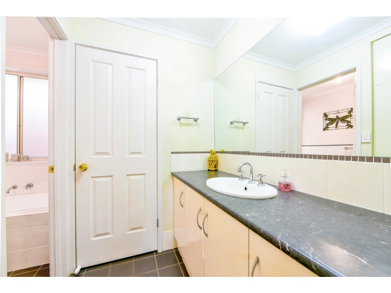 9 Yeltana Avenue, Huntfield Heights SA 5163