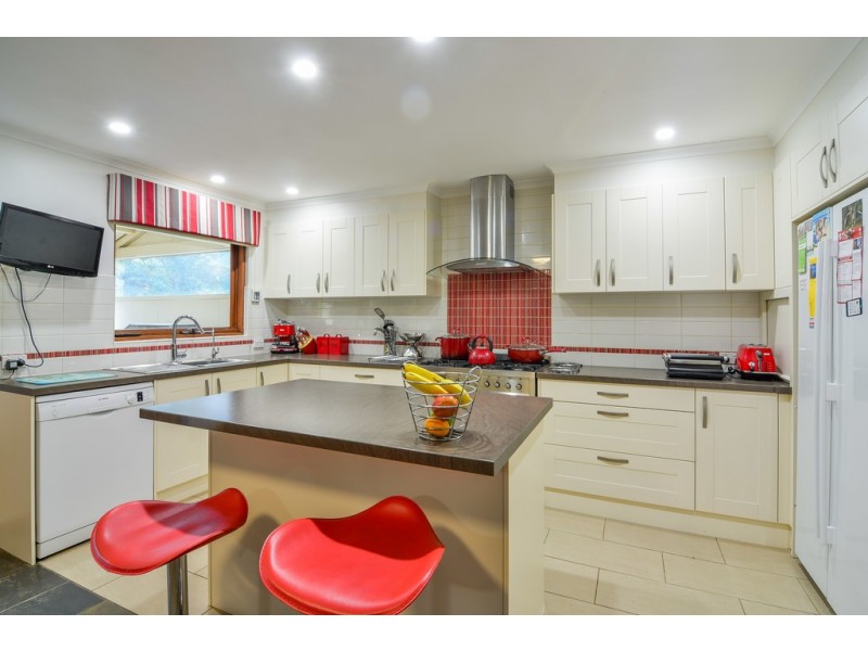 11 Sherwood Avenue, Happy Valley SA 5159