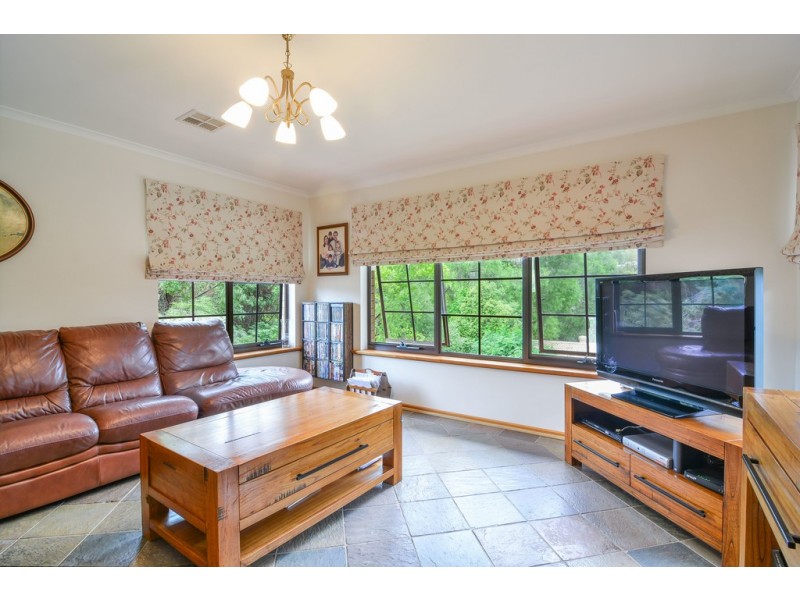 11 Sherwood Avenue, Happy Valley SA 5159