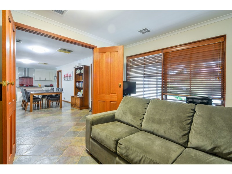 11 Sherwood Avenue, Happy Valley SA 5159