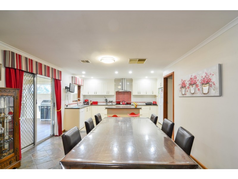 11 Sherwood Avenue, Happy Valley SA 5159