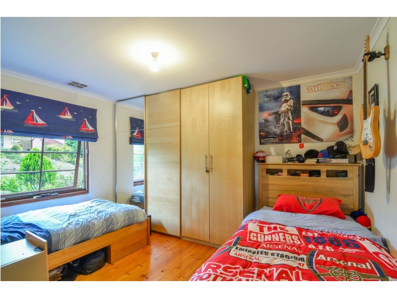 11 Sherwood Avenue, Happy Valley SA 5159