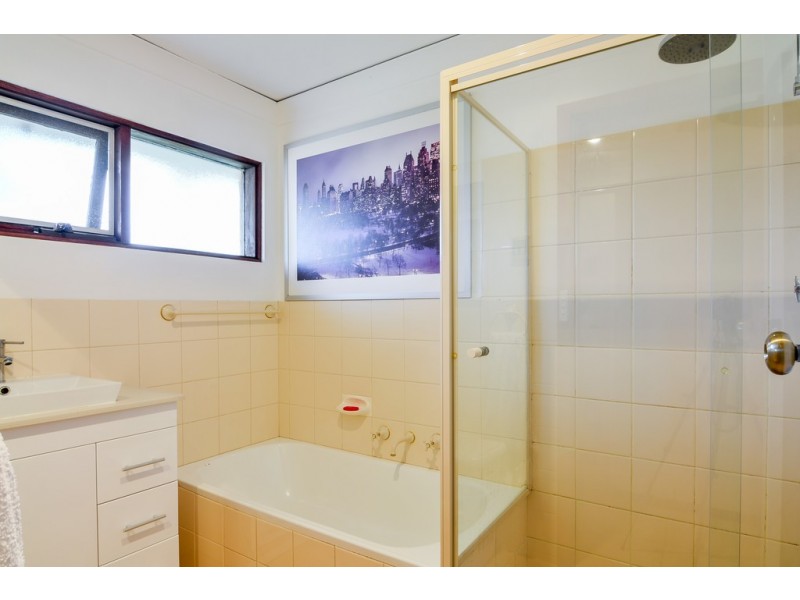 11 Sherwood Avenue, Happy Valley SA 5159