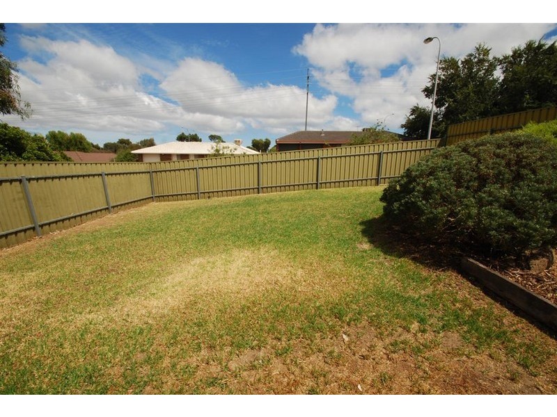 8 Harriet Street, Woodcroft SA 5162