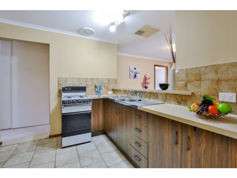 28 Jagger Crescent, Woodcroft SA 5162