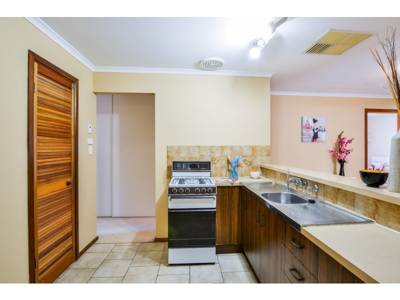 28 Jagger Crescent, Woodcroft SA 5162