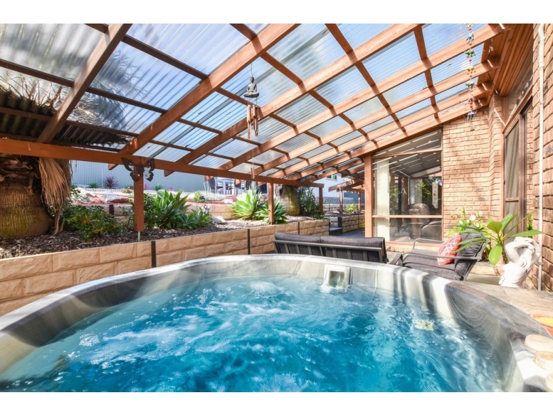 9 Ernest Crescent, Happy Valley SA 5159