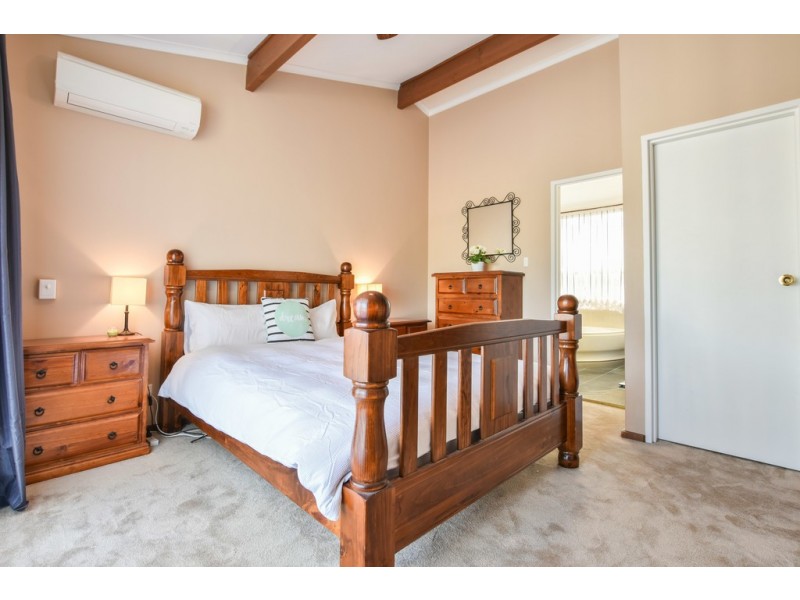 9 Ernest Crescent, Happy Valley SA 5159