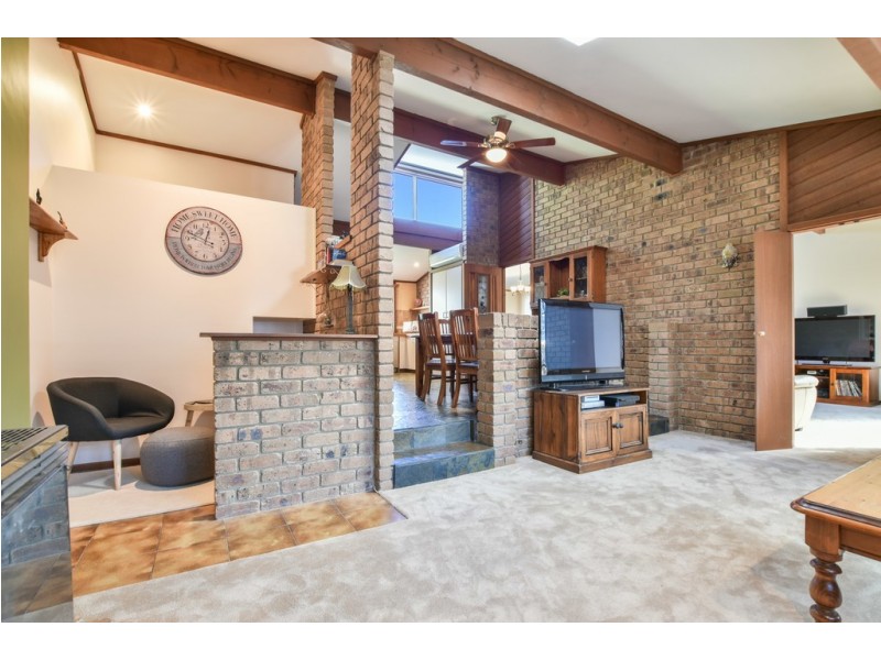 9 Ernest Crescent, Happy Valley SA 5159