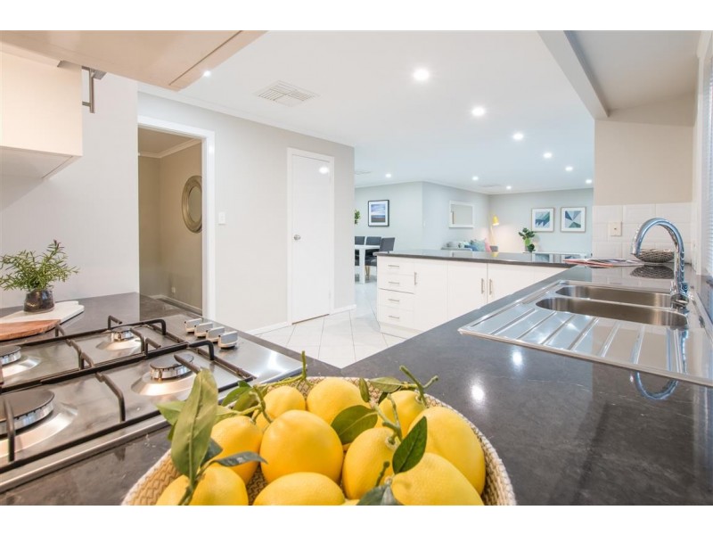 3 Jerri Court, Woodcroft SA 5162