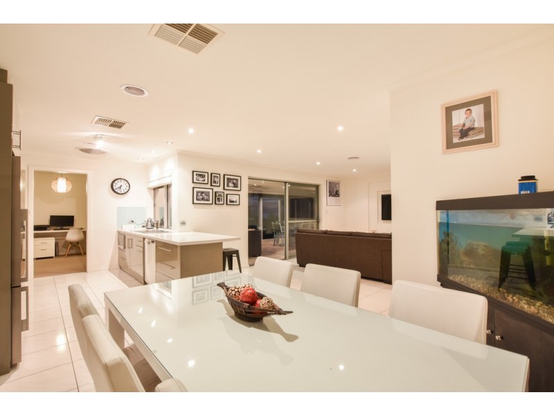 12 Tigress Drive, Hallett Cove SA 5158