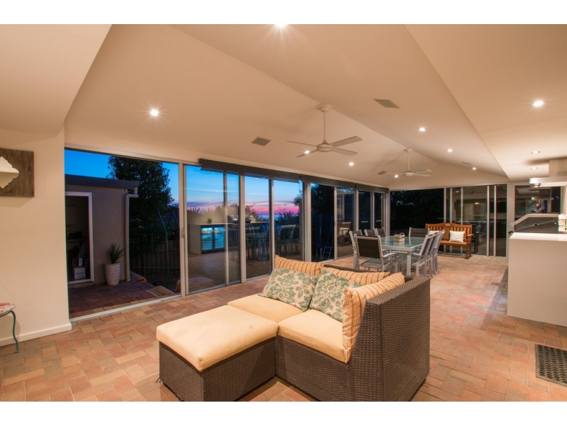 12 Tigress Drive, Hallett Cove SA 5158