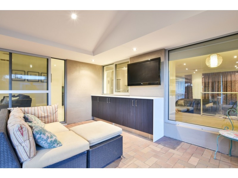 12 Tigress Drive, Hallett Cove SA 5158