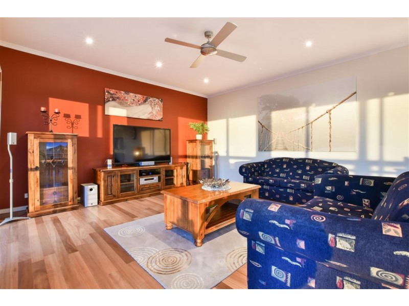 140 Perry Barr Road, Hallett Cove SA 5158