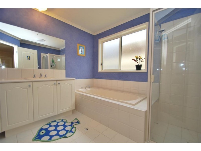 40 Sovereign Drive, Woodcroft SA 5162