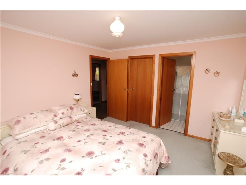 11 Songlark Grove, Flagstaff Hill SA 5159