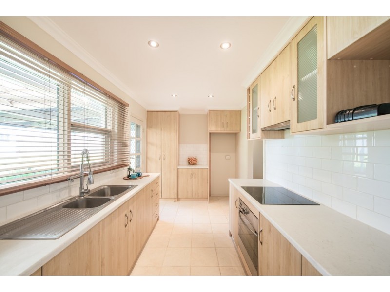 2 Parham Crescent, Port Noarlunga SA 5167