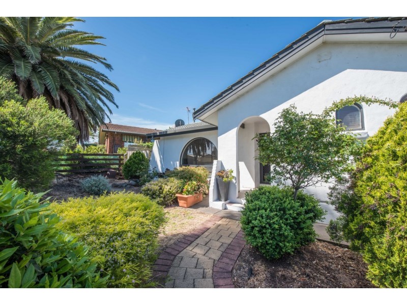 2 Parham Crescent, Port Noarlunga SA 5167