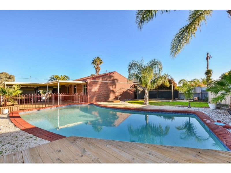 25 Midhurst Ave, Christie Downs SA 5164