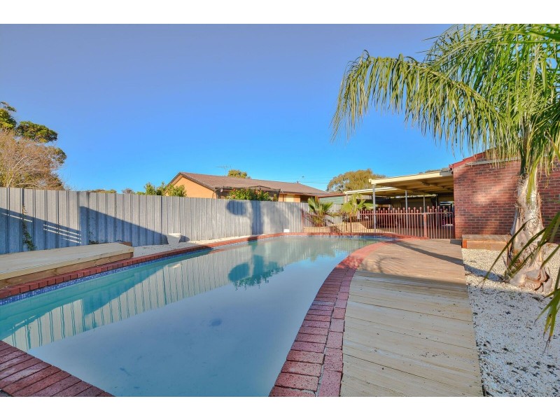 25 Midhurst Ave, Christie Downs SA 5164