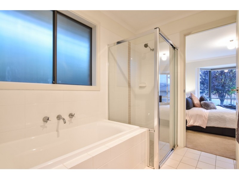 3 Bradbury Court, Hallett Cove SA 5158