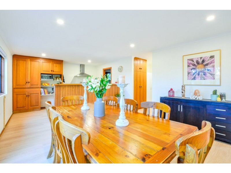 11 Horseshoe Drive, Aberfoyle Park SA 5159