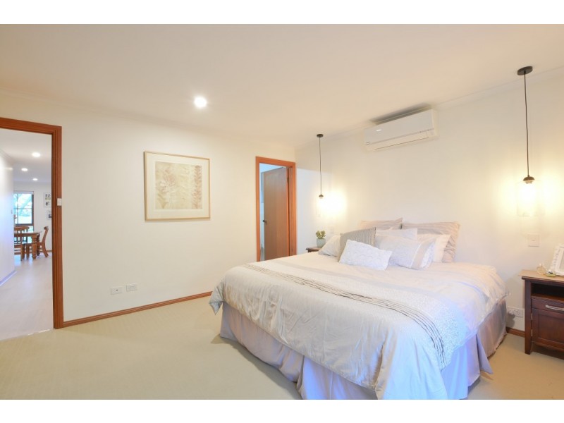 11 Horseshoe Drive, Aberfoyle Park SA 5159