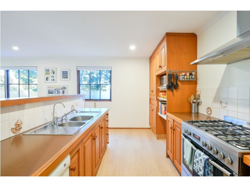 11 Horseshoe Drive, Aberfoyle Park SA 5159