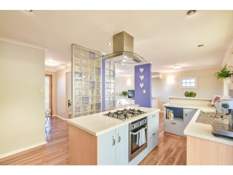 2 Jerilderie Drive, Happy Valley SA 5159