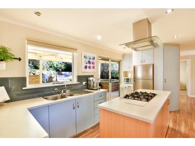 2 Jerilderie Drive, Happy Valley SA 5159