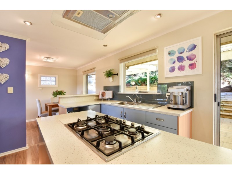 2 Jerilderie Drive, Happy Valley SA 5159