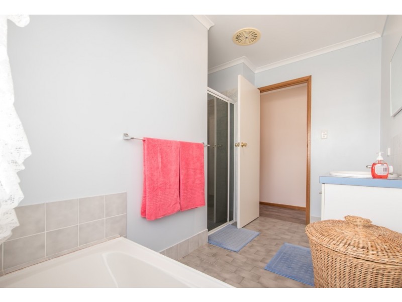 20 Nannigai Drive, Hallett Cove SA 5158