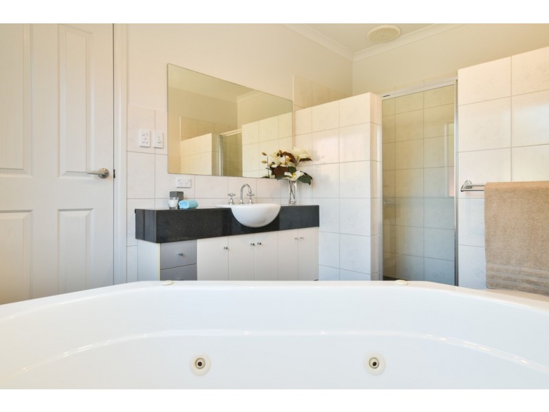 8 Boonga Street, Hallett Cove SA 5158