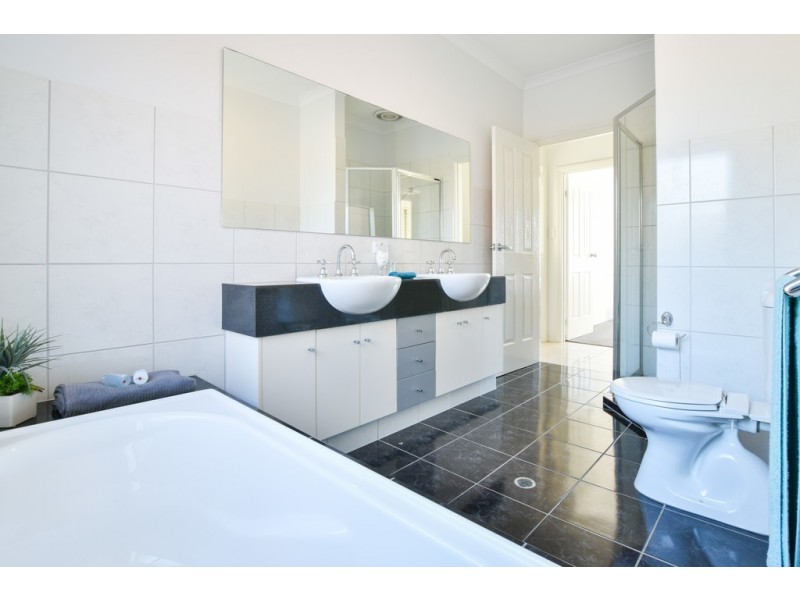 8 Boonga Street, Hallett Cove SA 5158