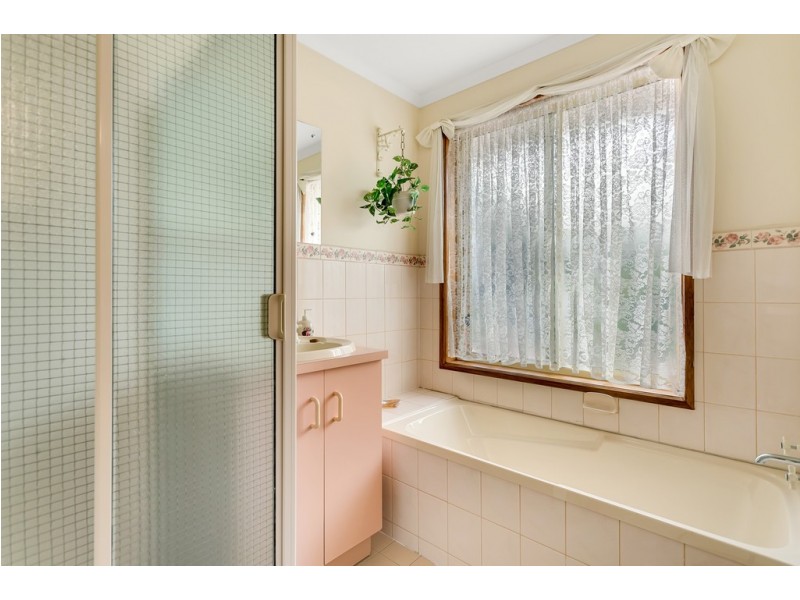 2 Egret court, Flagstaff Hill SA 5159