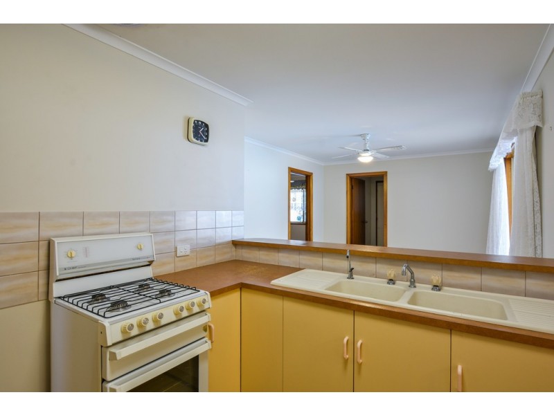 11 Begonia Street, Morphett Vale SA 5162