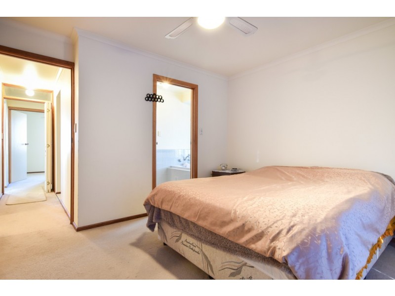 27 Brook Drive, Aberfoyle Park SA 5159