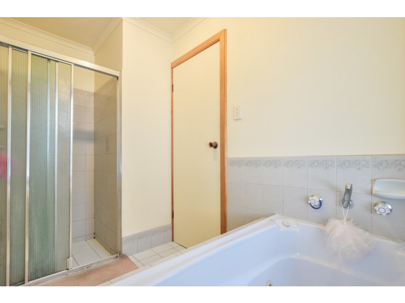 27 Brook Drive, Aberfoyle Park SA 5159