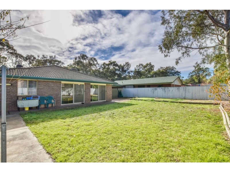 27 Brook Drive, Aberfoyle Park SA 5159