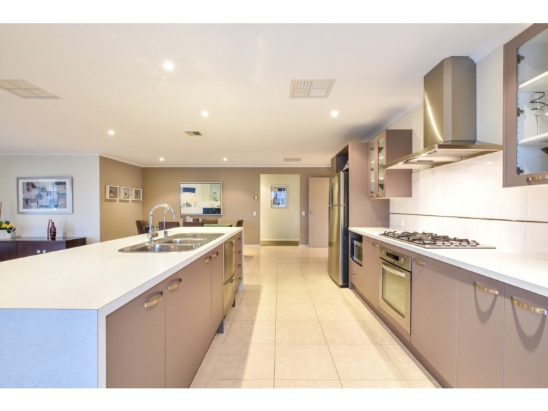 33 Pinnacle Crescent, Flagstaff Hill SA 5159