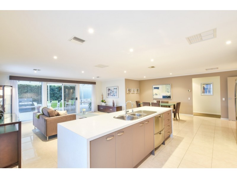 33 Pinnacle Crescent, Flagstaff Hill SA 5159