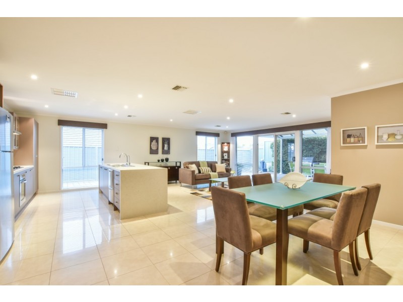 33 Pinnacle Crescent, Flagstaff Hill SA 5159