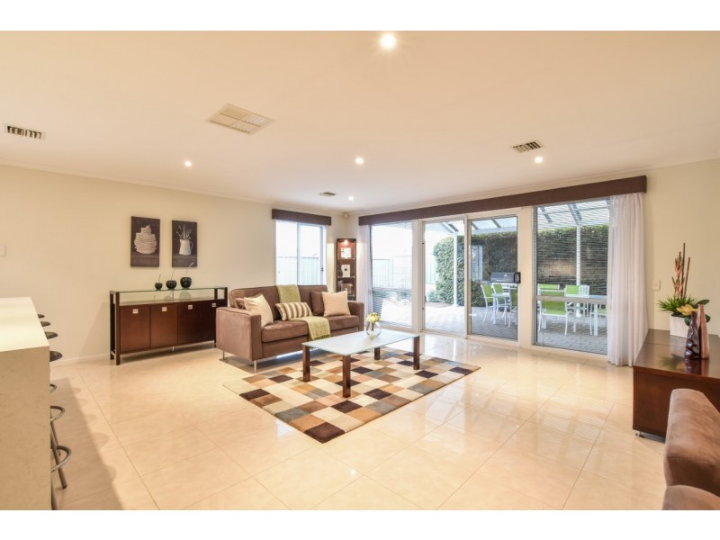 33 Pinnacle Crescent, Flagstaff Hill SA 5159