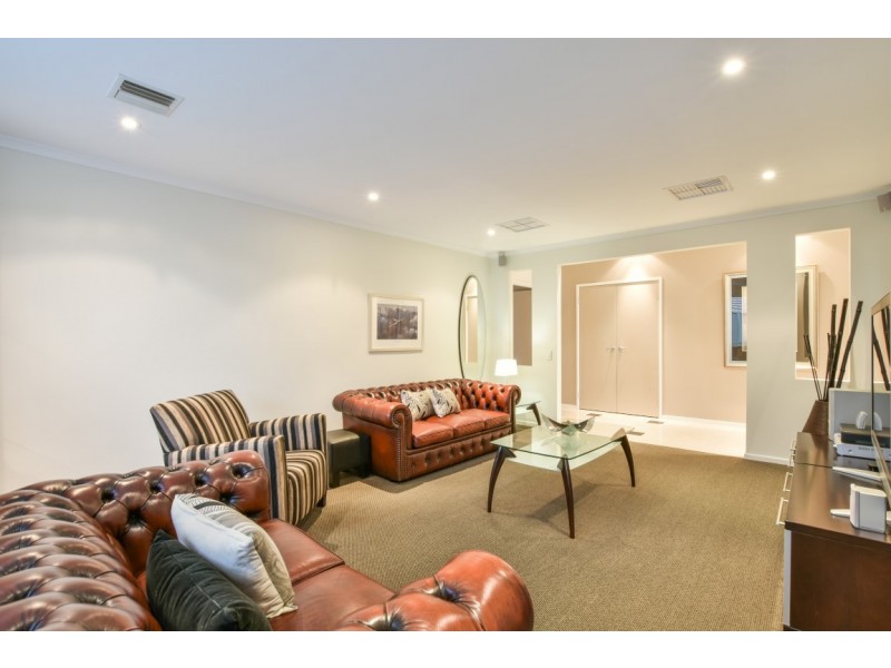 33 Pinnacle Crescent, Flagstaff Hill SA 5159