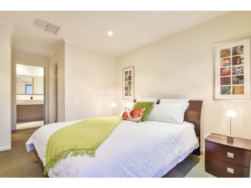 33 Pinnacle Crescent, Flagstaff Hill SA 5159