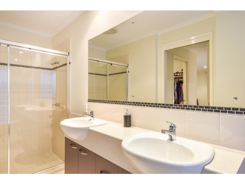 33 Pinnacle Crescent, Flagstaff Hill SA 5159