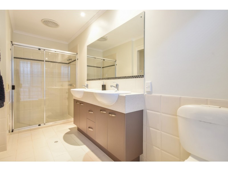 33 Pinnacle Crescent, Flagstaff Hill SA 5159