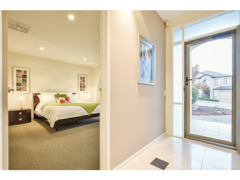 33 Pinnacle Crescent, Flagstaff Hill SA 5159