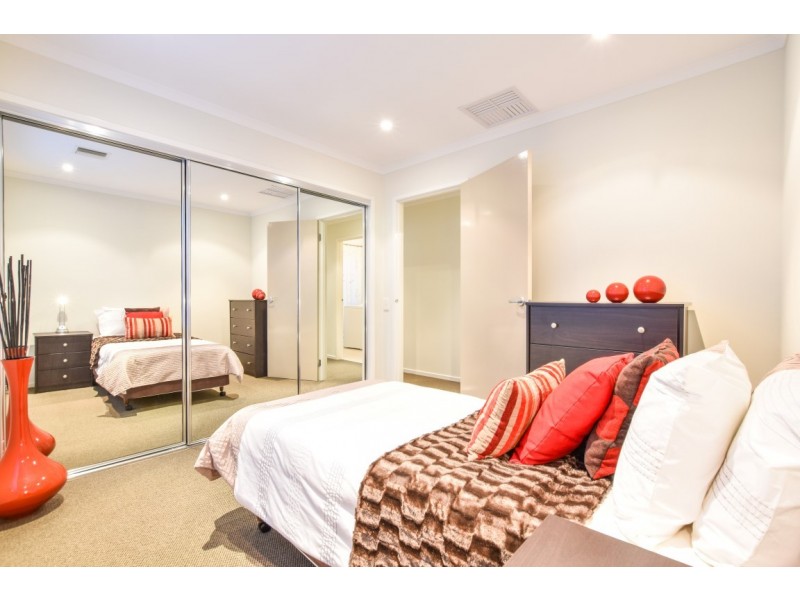 33 Pinnacle Crescent, Flagstaff Hill SA 5159